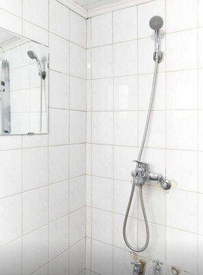Kamar Double | Shower kamar mandi