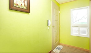 Iron/ironing board, rollaway beds, free WiFi