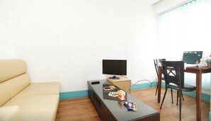 아파트, 침실 3개 | 거실 | LED TV