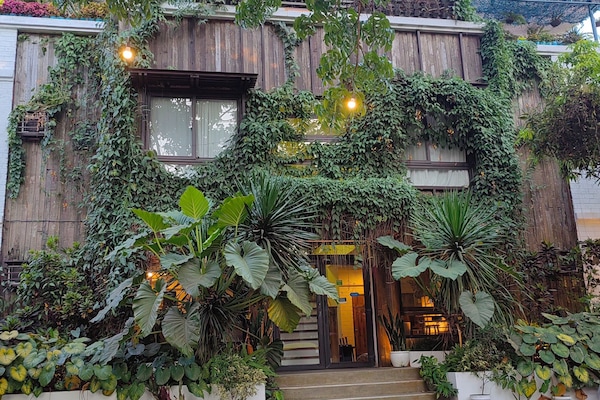 Vista frontal de la propiedad