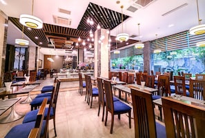2 restaurants, breakfast, lunch, dinner served; Vietnamese cuisine