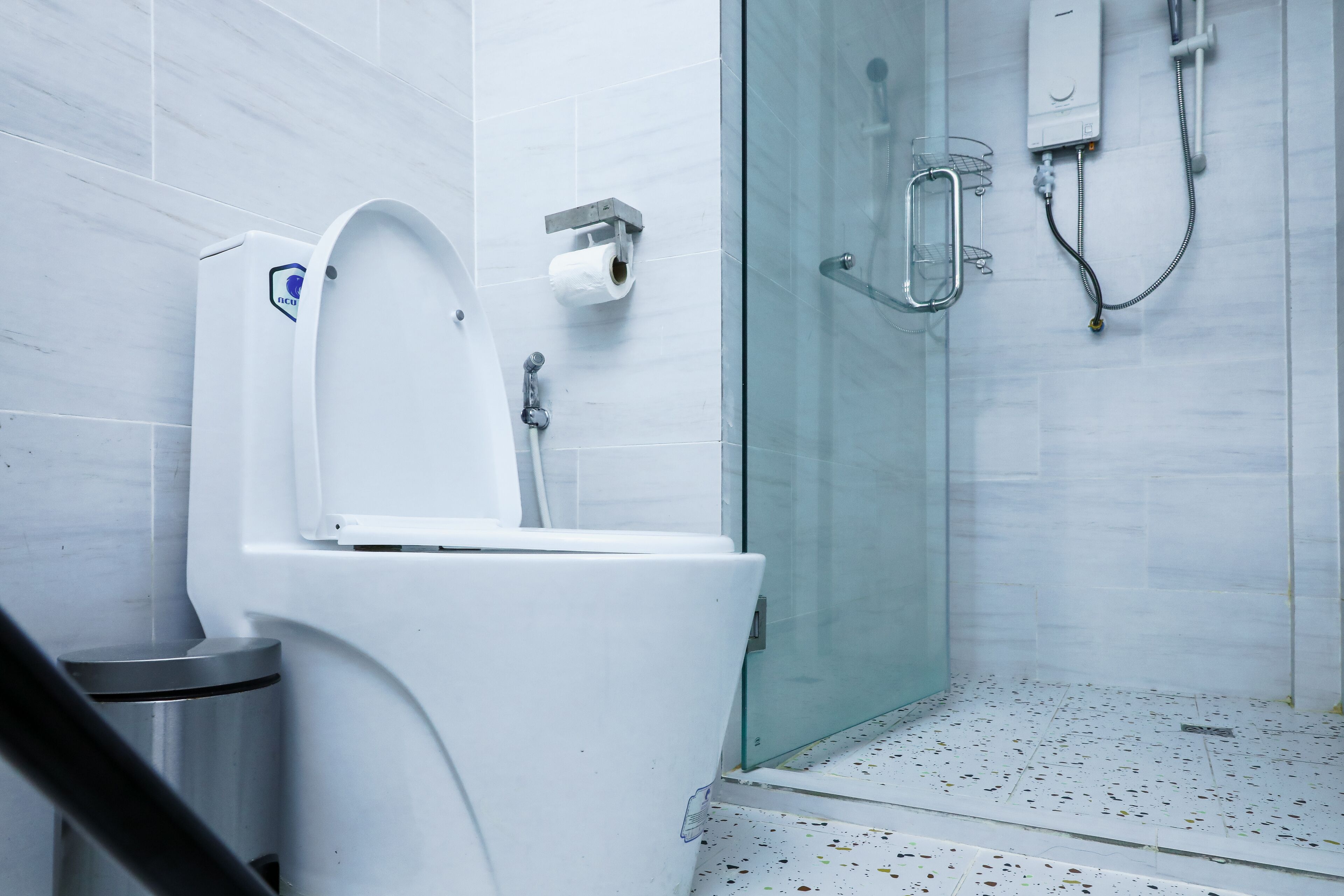 standard double room (double) | bathroom | shower, designer toiletries, hair dryer, slippers