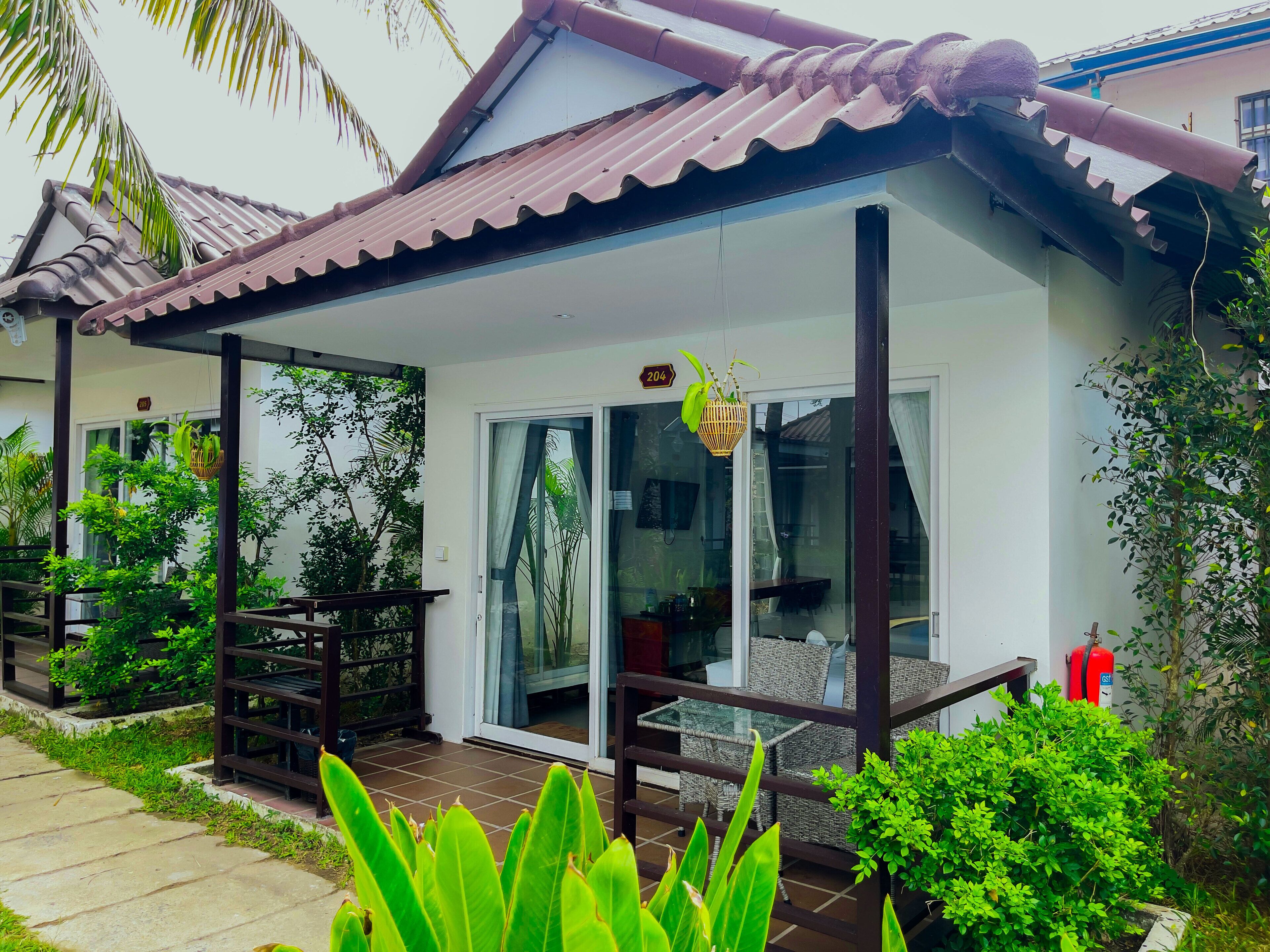 Tomannsrom – deluxe, adgang til basseng, ved basseng | Utsikt fra balkong