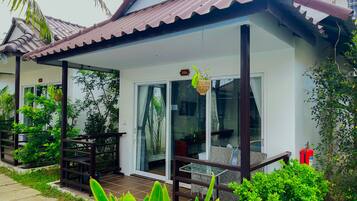 Tomannsrom – deluxe, adgang til basseng, ved basseng | Utsikt fra balkong