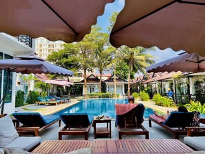 Hồ bơi ngoài trời, mở cửa từ 6:00 đến 21:00, dù/ô trên bãi biển/hồ bơi 