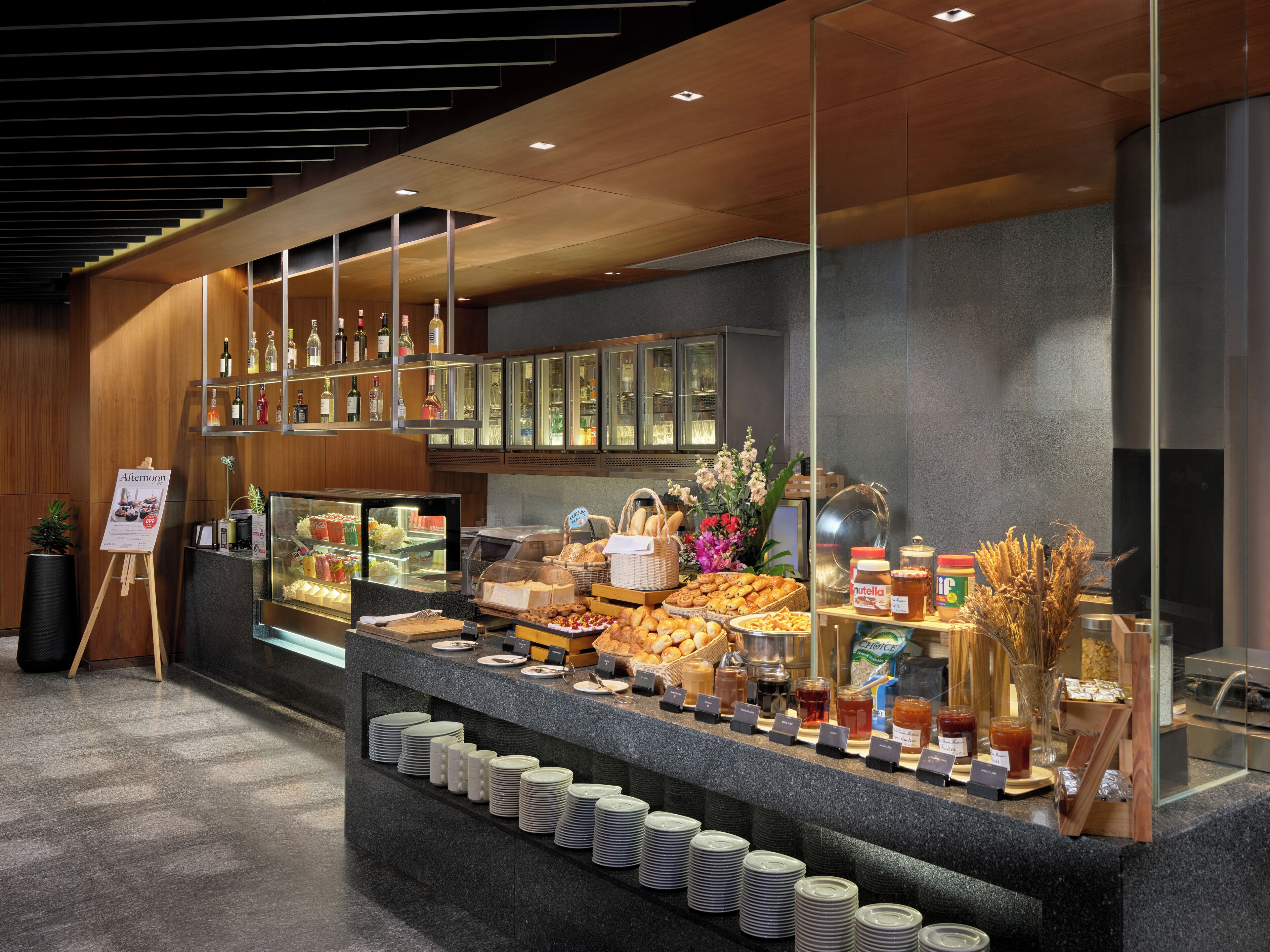 breakfast, lunch, dinner served; international cuisine