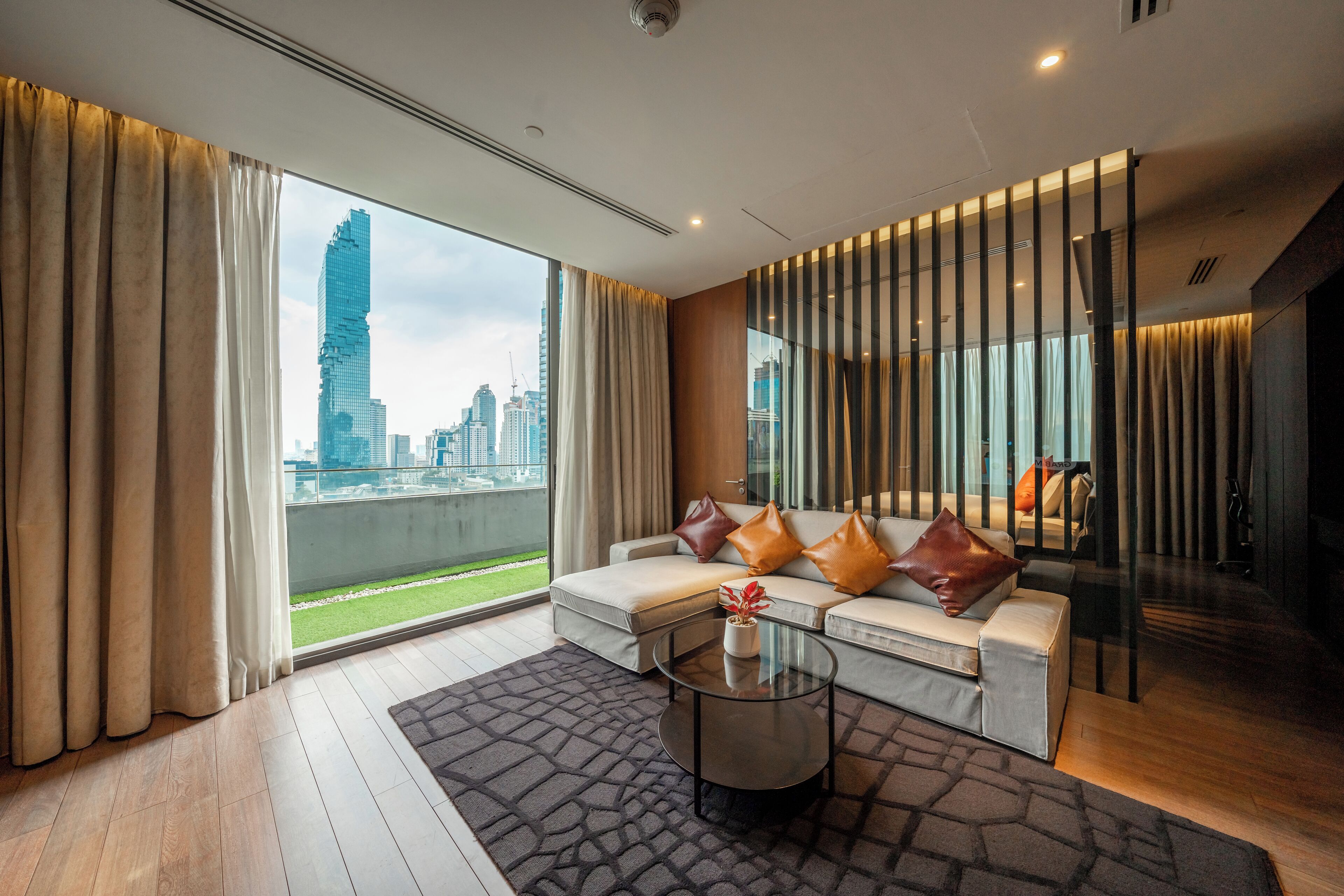 AMARA SUITE, Lounge Access & Special Benefits | Ropa de cama de alta calidad, caja fuerte, escritorio