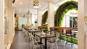 Breakfast, lunch and dinner served - Riss Hotel Malioboro (Yogyakarta)