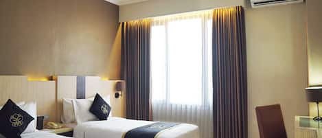 Deluxe Twin Room | In-room safe, desk, rollaway beds (surcharge), WiFi (free)
