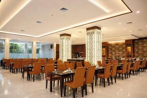Breakfast, lunch and dinner served - Riss Hotel Malioboro (Yogyakarta)