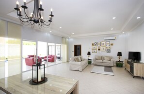 Zimmersafe, individuell dekoriert, individuell eingerichtet