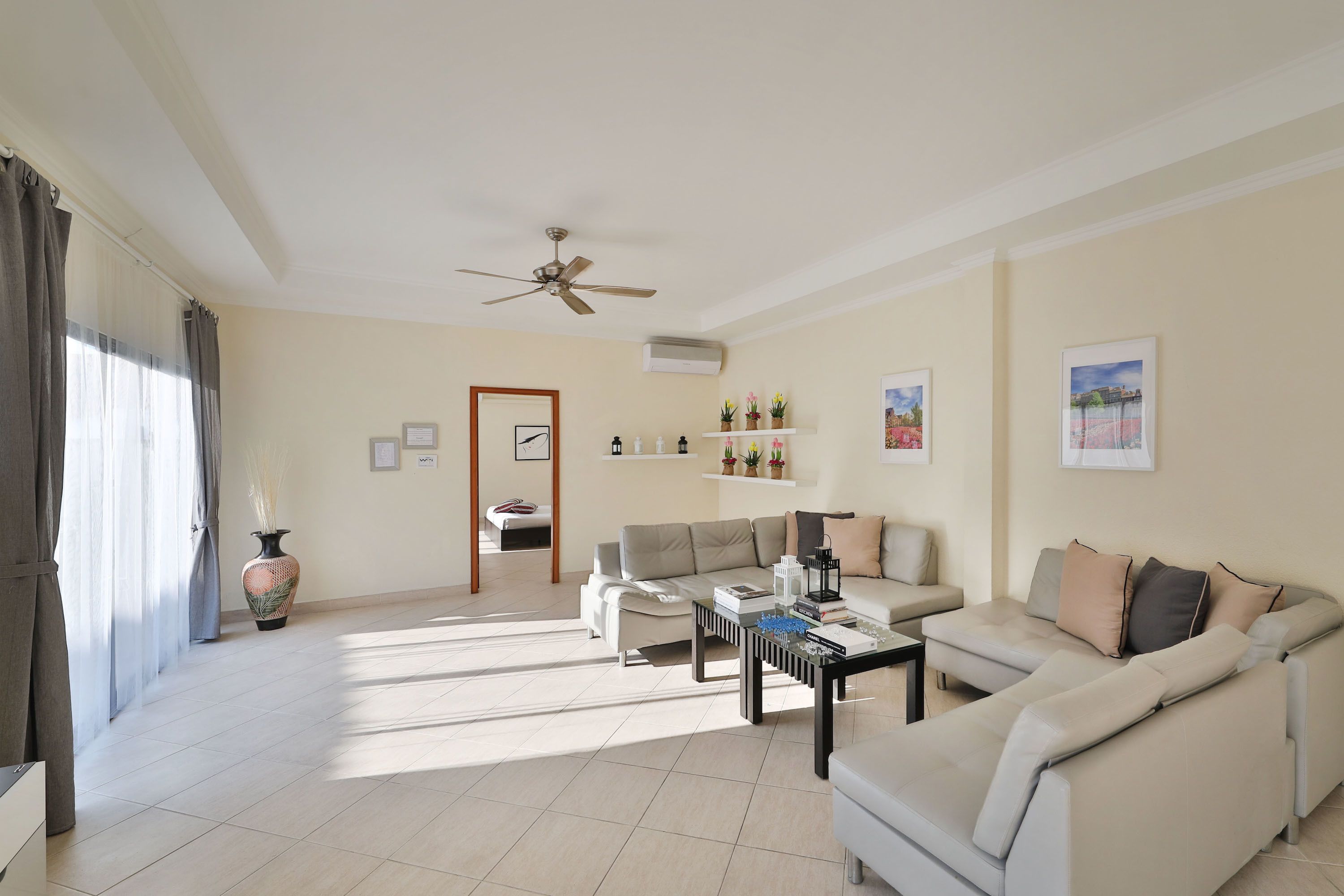Deluxe 4-bedroom villa with private pool and jacuzzi | Brankas dan didekorasi berbeda-beda
