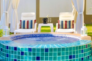 Deluxe 4-bedroom villa with private pool and jacuzzi | Exterior