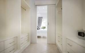 Zimmersafe, individuell dekoriert, individuell eingerichtet