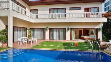 Villa, 5 slaapkamers, privézwembad | Buitenzwembad | Een buitenzwembad, gratis zwembadcabana's, ligstoelen bij het zwembad