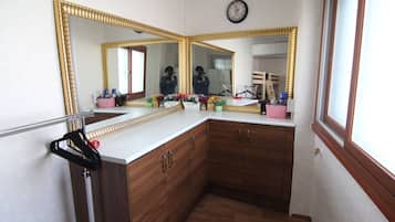 Shared Dormitory, Women only (8 persons) | Bathroom | Shower, free toiletries, hair dryer, slippers