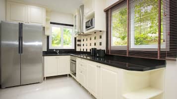 Full-sized fridge, microwave, stovetop, coffee/tea maker