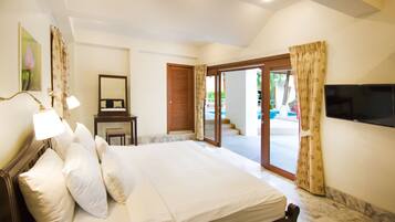 Premium bedding, in-room safe, individually decorated