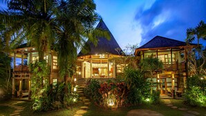 A resort with a central building, a pyramid-shaped structure, and lush tropical gardens. - Aryaswara Villa Ubud (Ubud)