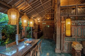 32-inch LED TV with satellite channels, TV - Aryaswara Villa Ubud (Ubud)