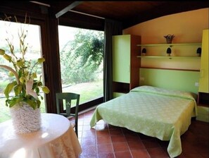 Minibar, desk, soundproofing, free cots/infant beds - Agriturismo Giorgio (Mattinata)