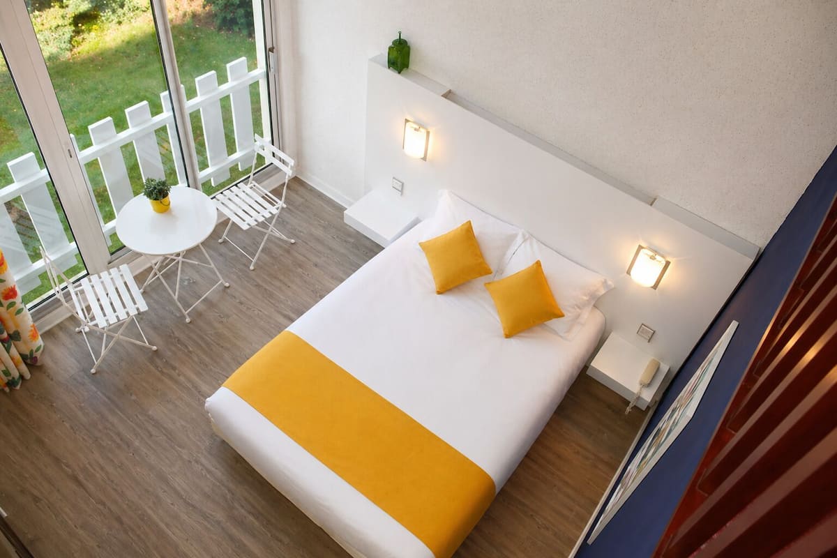 Quarto quádruplo standard | Escrivaninha, Wi-Fi de cortesia