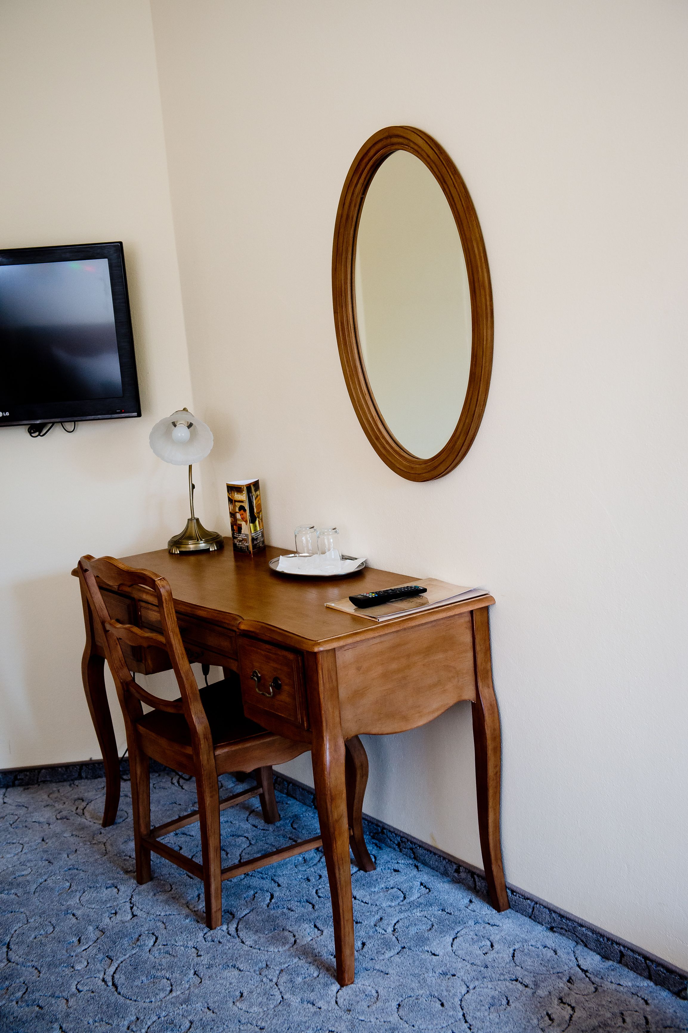 exclusive single room, 1 single bed | in-room safe, desk, iron/ironing board, free cots/infant beds