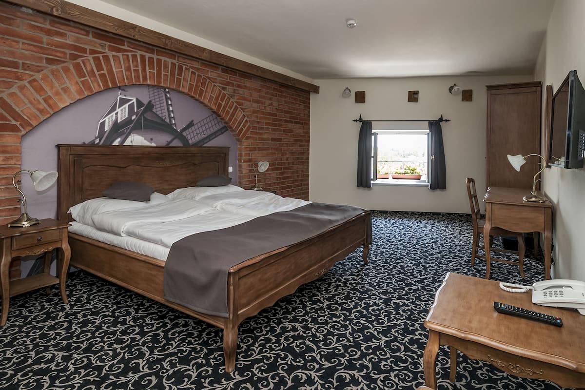 exclusive double room, 1 double bed | in-room safe, desk, iron/ironing board, free cots/infant beds