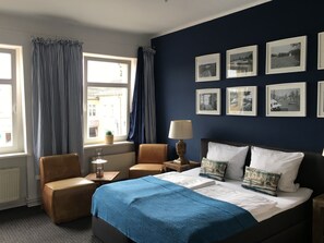 Comfort Double Room | Peralatan tempat tidur premium, meja, katil bayi/kot (percuma)