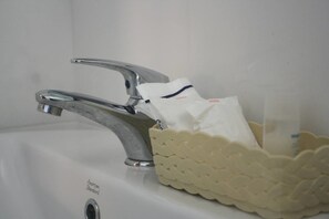 Deluxe Double Room, 1 Double Bed | Bathroom | Shower, hair dryer, towels