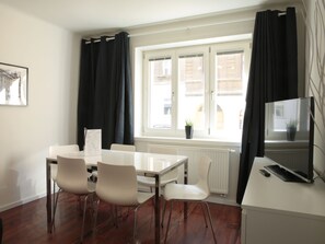 Apartamento Confort, 2 habitaciones, frigorífico y microondas | Servicio de comidas en la habitación