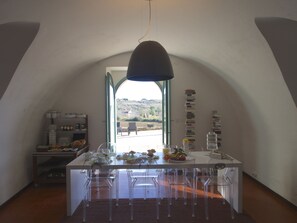 Free daily buffet breakfast