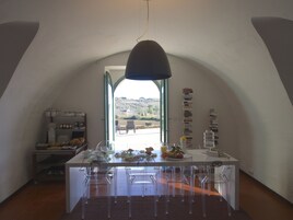 包含每日自助早餐