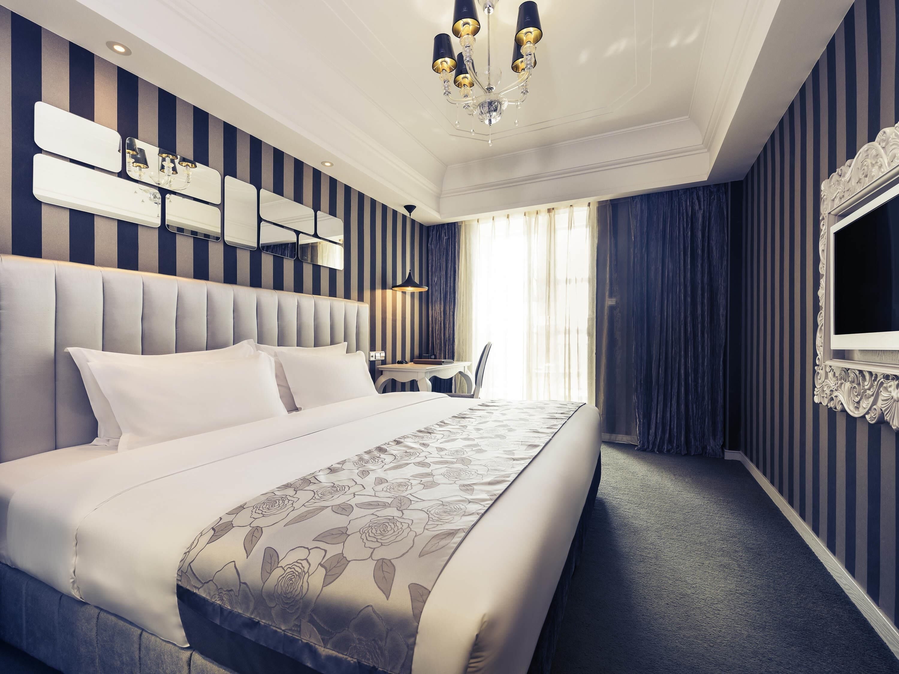 Habitación superior, 1 cama King size | Caja de seguridad en la habitación y decoración personalizada 