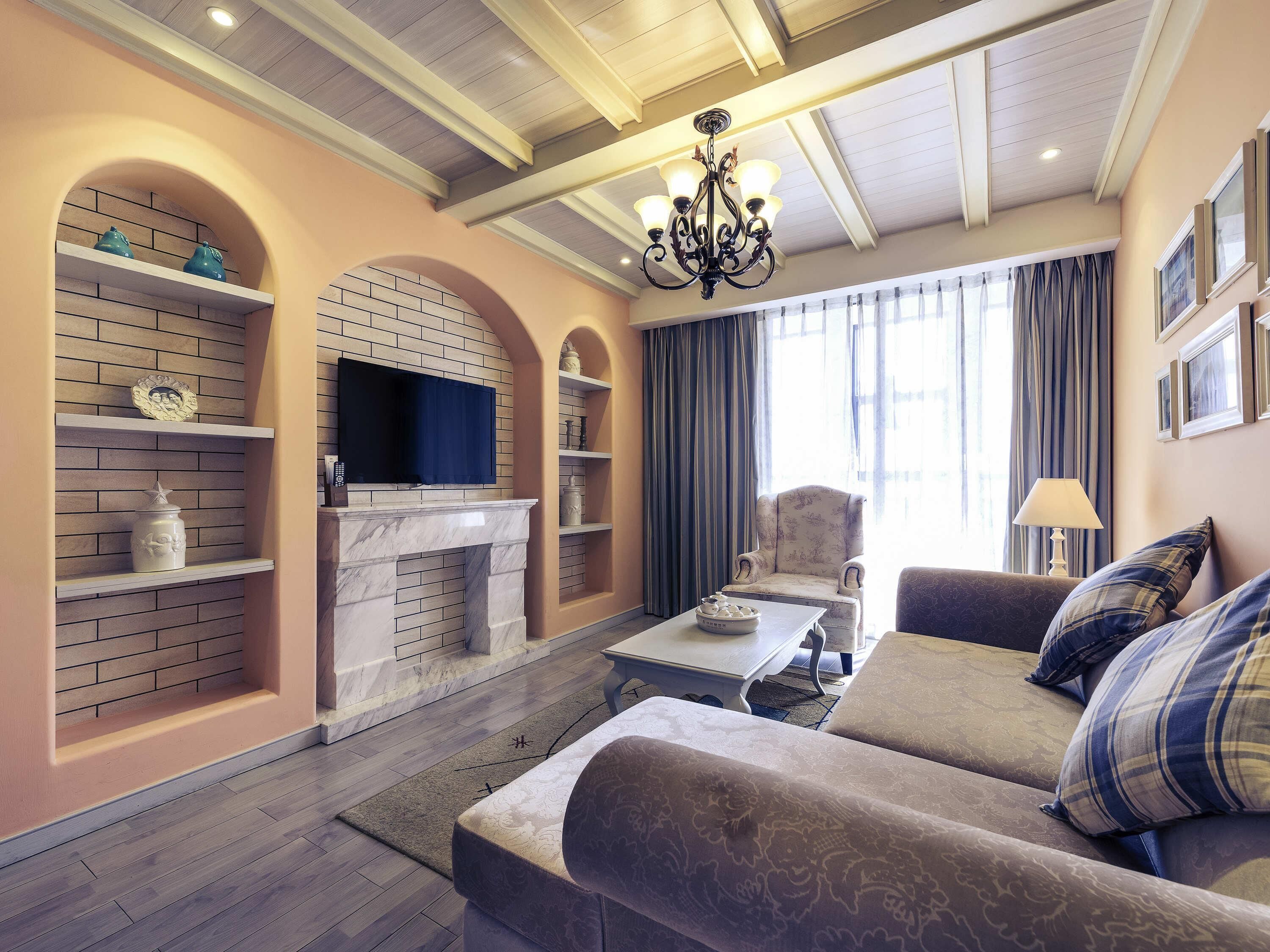 セーフティボックス (室内)、客室ごとに異なる装飾、デスク、アイロン / アイロン台