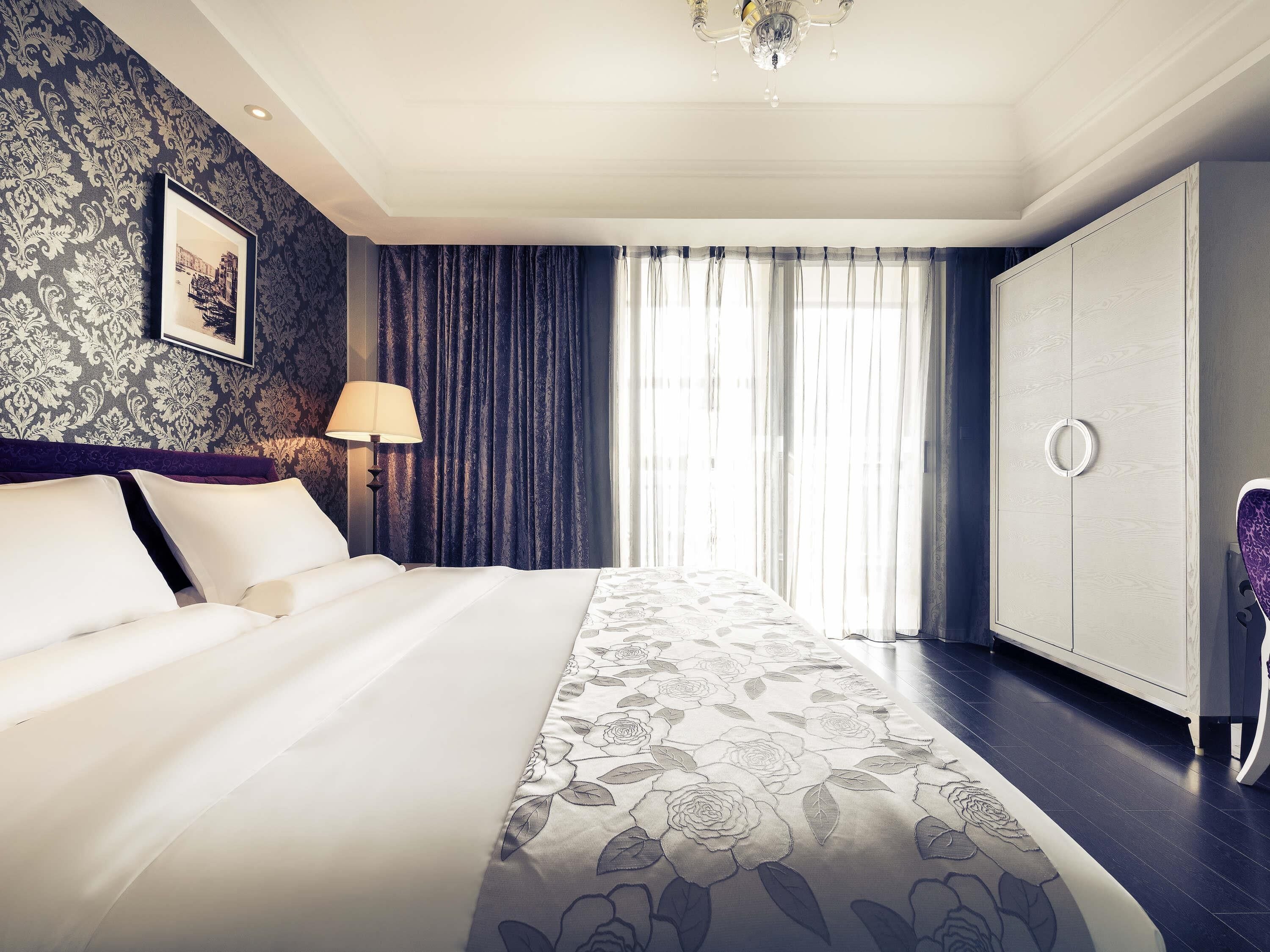 セーフティボックス (室内)、客室ごとに異なる装飾、デスク、アイロン / アイロン台