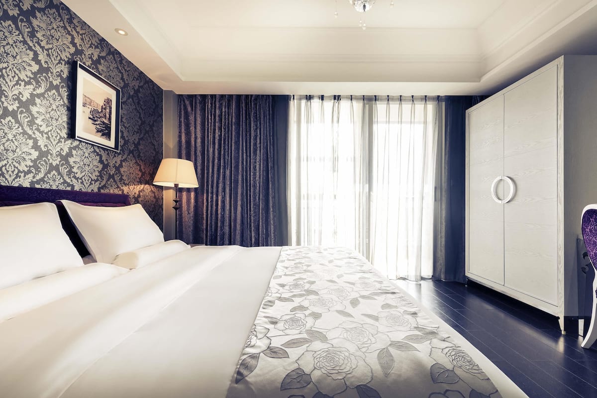 1 Schlafzimmer, Zimmersafe, individuell dekoriert, Schreibtisch