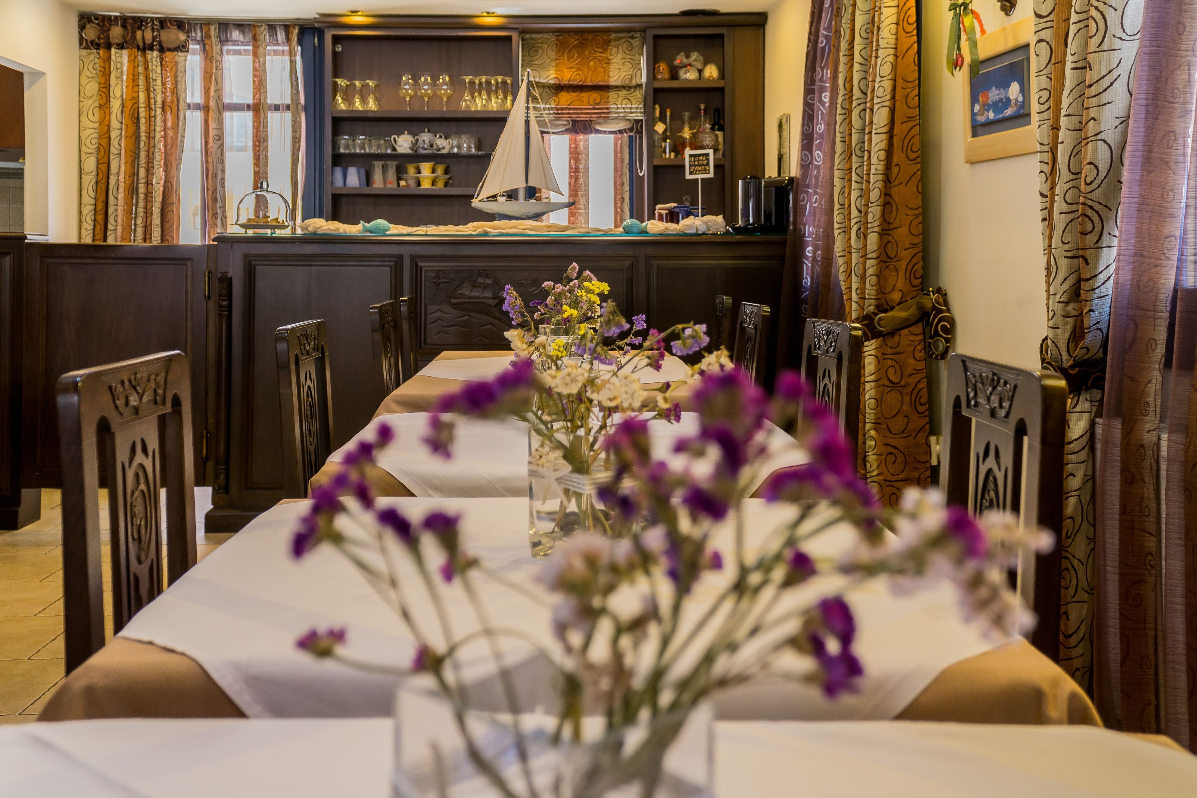 40-inch plasma tv with satellite channels, tv