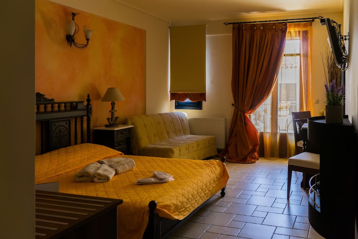 family suite, 2 bedrooms, non smoking, city view | 2 bedrooms, premium bedding, in-room safe, desk