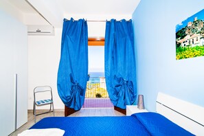 Triple Room, Balcony, Sea View | 1 bilik tidur, peralatan tempat tidur premium, gebar bulu kapas