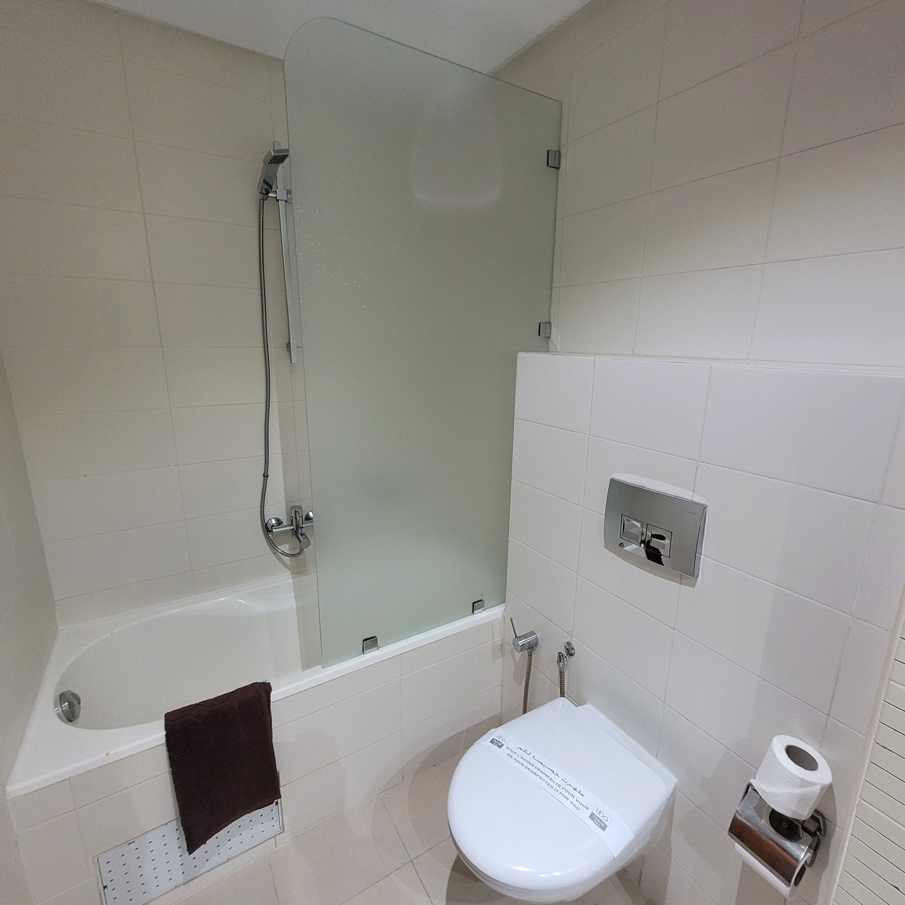 junior suite, 1 bedroom | bathroom | free toiletries, hair dryer, towels