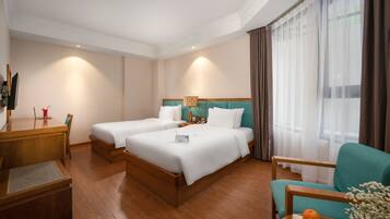 Superior Twin Room | Minibar, in-room safe, desk, laptop workspace