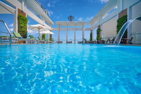 Rooftop pool