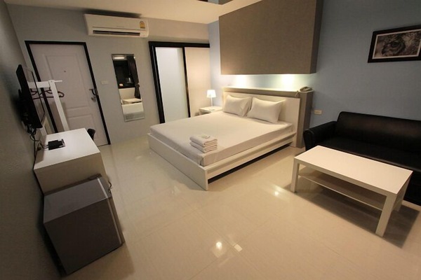 Hypo-allergenic bedding, desk, soundproofing, free WiFi