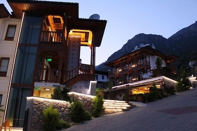 Otel Azmakhan
