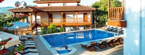 Seasonal outdoor pool, a waterfall pool, sun loungers - Otel Azmakhan (Ula)