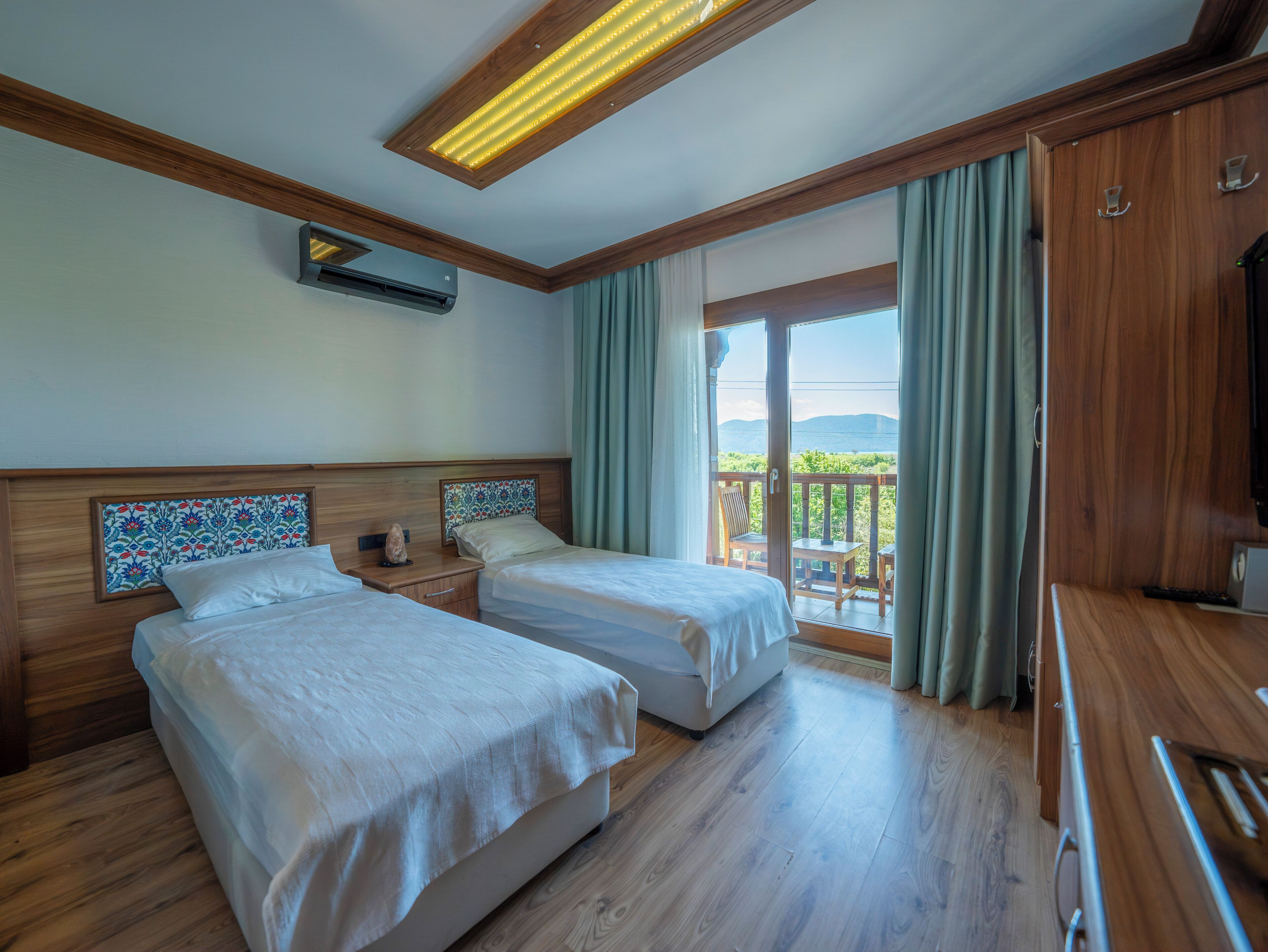 Appartement Duplex, vue fleuve | Mini-bar avec articles gratuits, coffres-forts dans les chambres