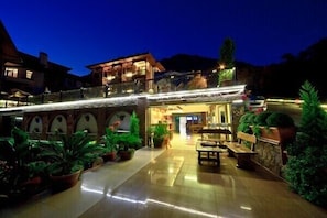 Façade de l’hébergement - soirée/nuit