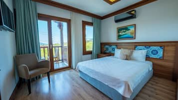 Standard Room, Mountain View | Free minibar items, in-room safe, soundproofing, free cribs/infant beds