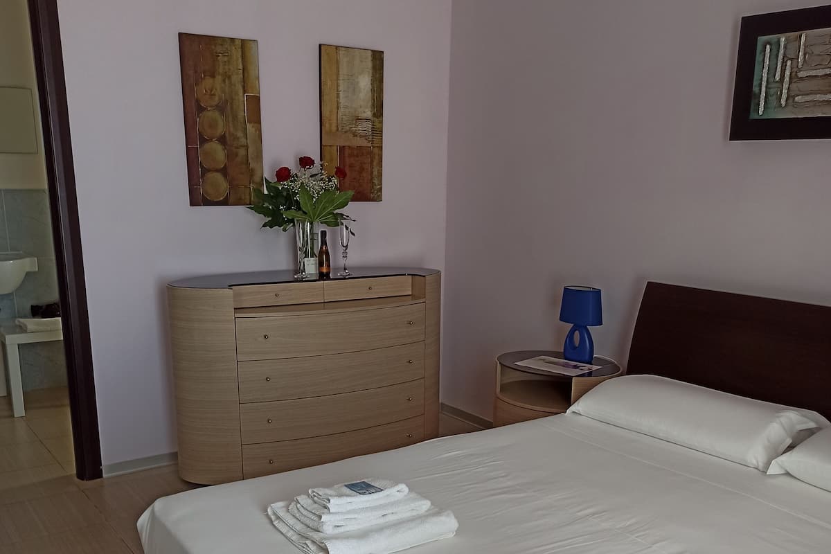 Phòng có tầm nhìn toàn cảnh, 1 phòng ngủ, quang cảnh hồ bơi | 1 phòng ngủ, minibar, truy cập Internet không dây miễn phí